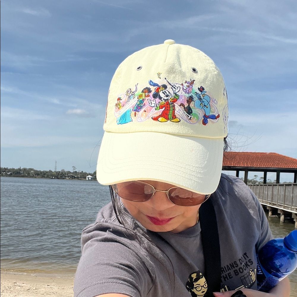 #1328**Unisex Micky Mouse Cartoon Character Cap - Cream